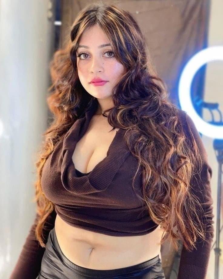 03230733933 beautiful good looking staff available full coprative staff all hotels delivery and home delivery available video call available